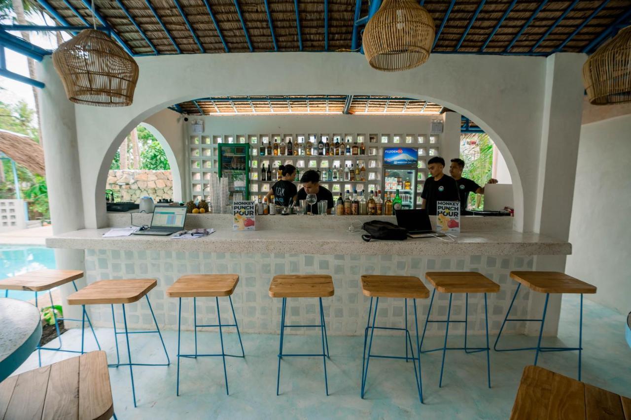 Mad Monkey Panglao Hostel Exterior photo