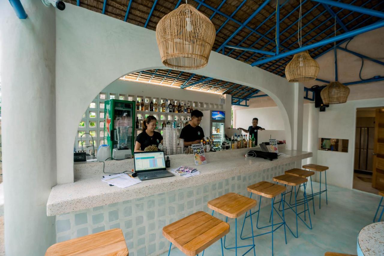 Mad Monkey Panglao Hostel Exterior photo