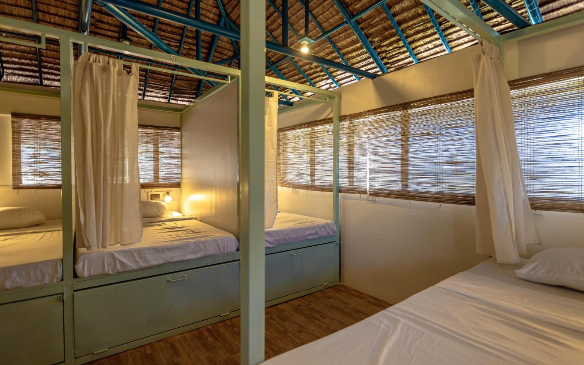 Mad Monkey Panglao Hostel Exterior photo