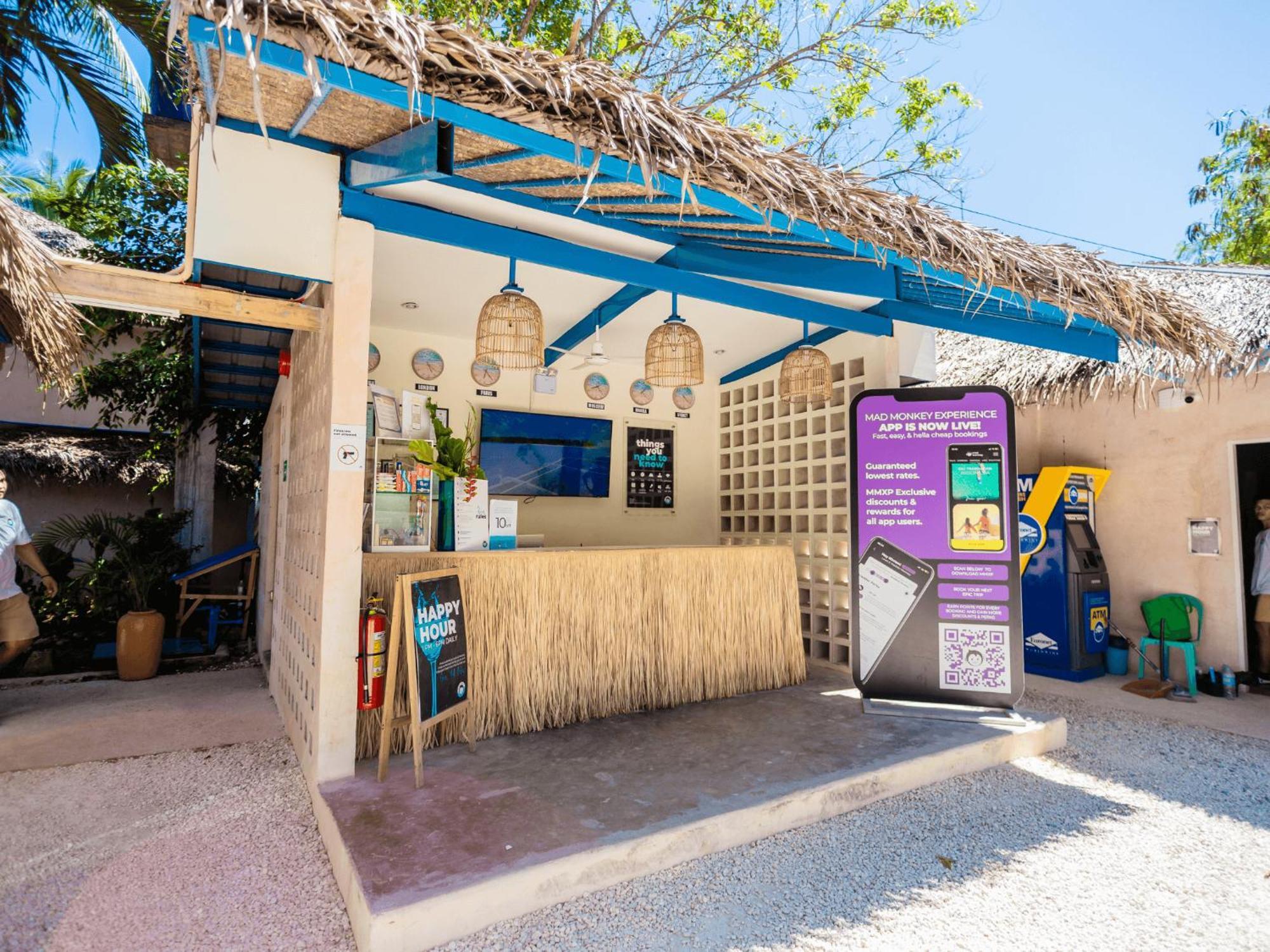 Mad Monkey Panglao Hostel Exterior photo