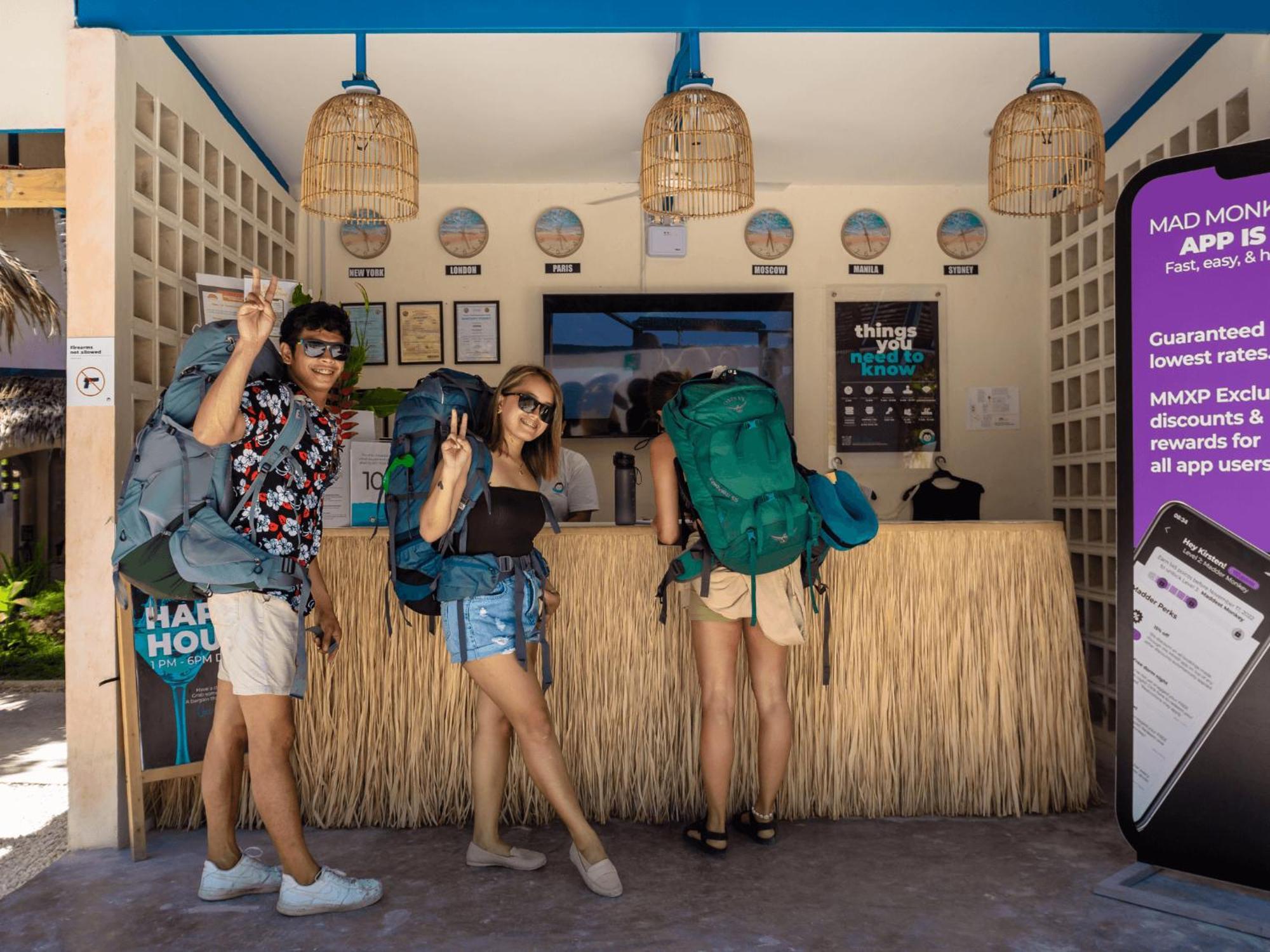 Mad Monkey Panglao Hostel Exterior photo