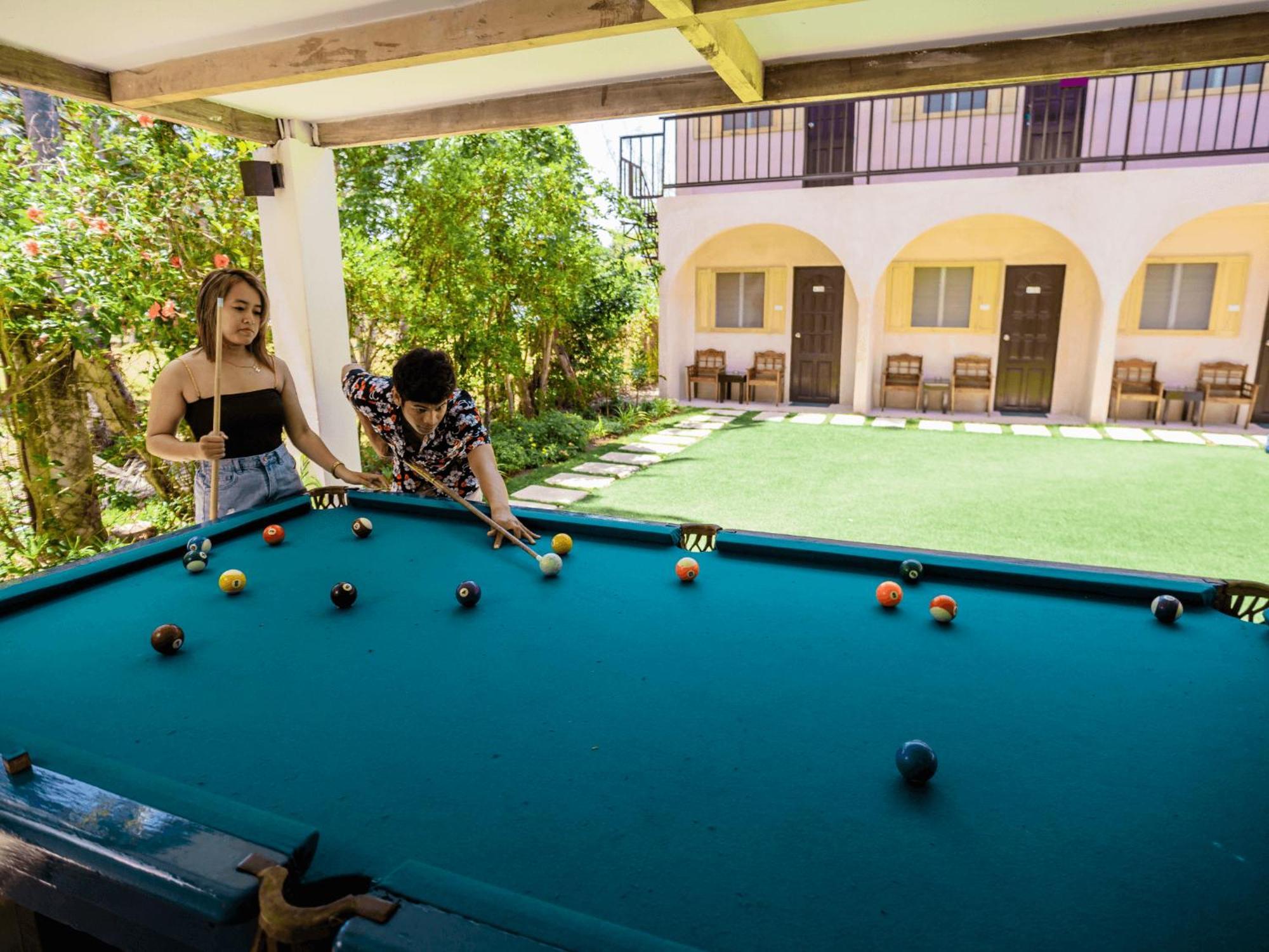 Mad Monkey Panglao Hostel Exterior photo