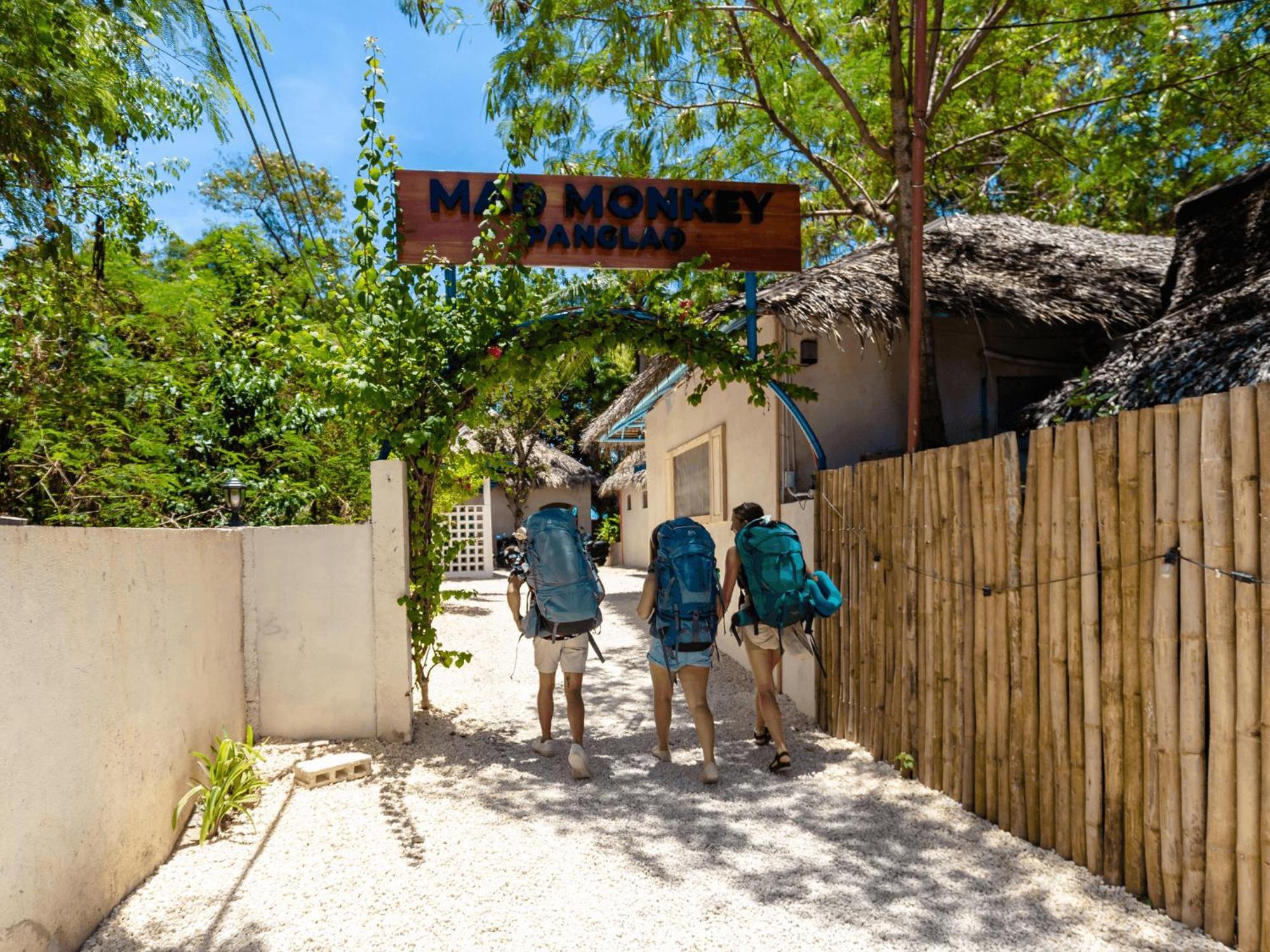 Mad Monkey Panglao Hostel Exterior photo